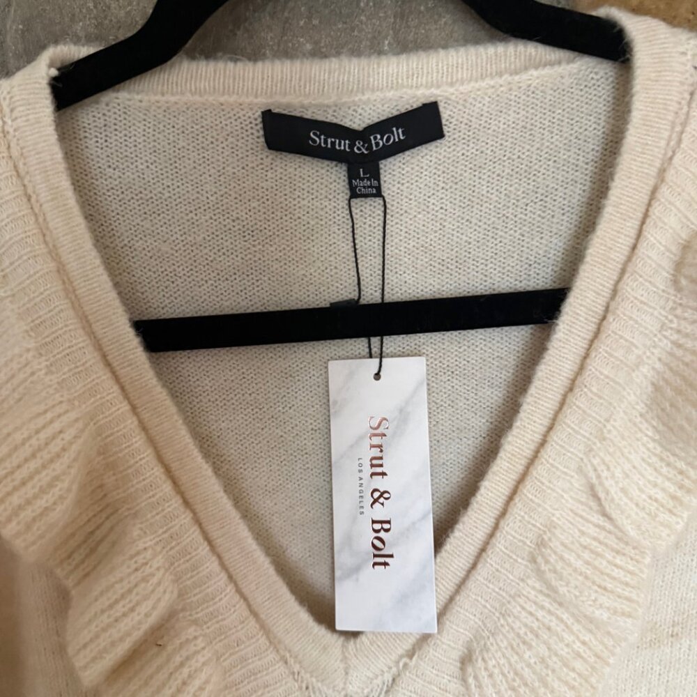 VICI Ruffle Beige Sweater NWT - Picture 2 of 4